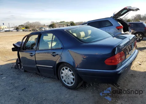 1998 Mercedes-Benz E 320 из США, поврежденный, VIN WDBJF65F7WA559503